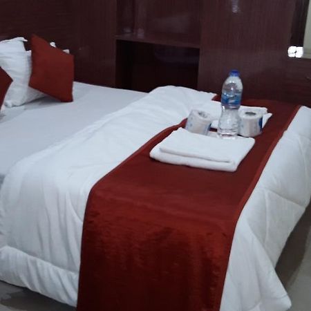 Oyo 66643 Khan Guest House Calcutta Buitenkant foto